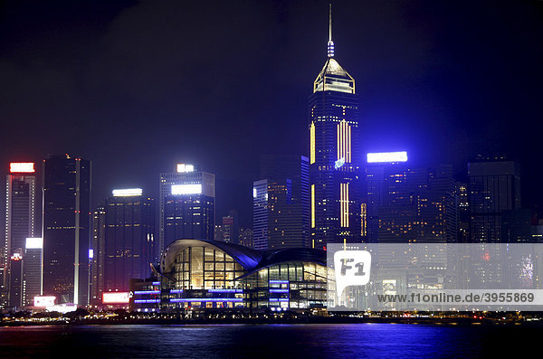 Blick von Kowloon auf Hong Kong Island  Hochhäuser  Hong Kong  Hongkong  China  Asien