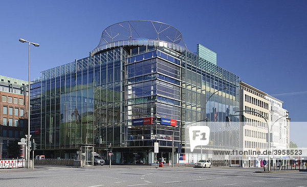 Karstadt Sporthaus in der Einkaufsmeile Mönckebergstraße in Hamburg  Deutschland  Europa