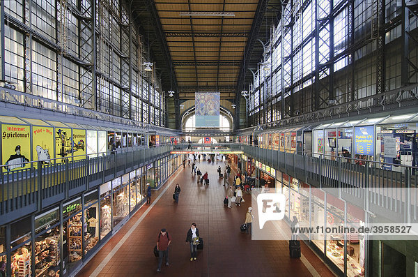 Hall of the central station of Hamburg  Germany  Europe