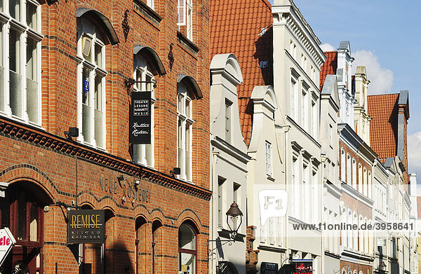 Historische Bürgerhäuser an der Obertrave  Altstadt  Lübeck  Schleswig-Holstein  Deutschland  Europa