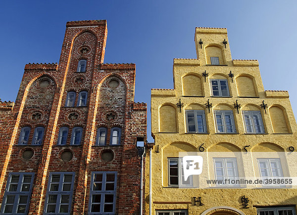 Typische Stufengiebel in der Altstadt von Lübeck  Schleswig-Holstein  Deutschland  Europa