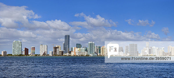Skyline des Stadtzentrums von Key Biscayne aus gesehen  Miami  Florida  USA