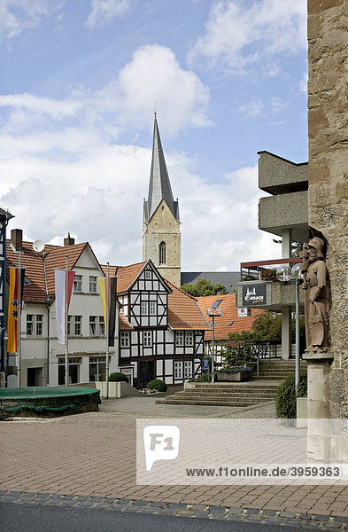 Blick auf die Nikolai-Kirche vom Rathaus aus  Korbach  Hessen  Deutschland  Europa
