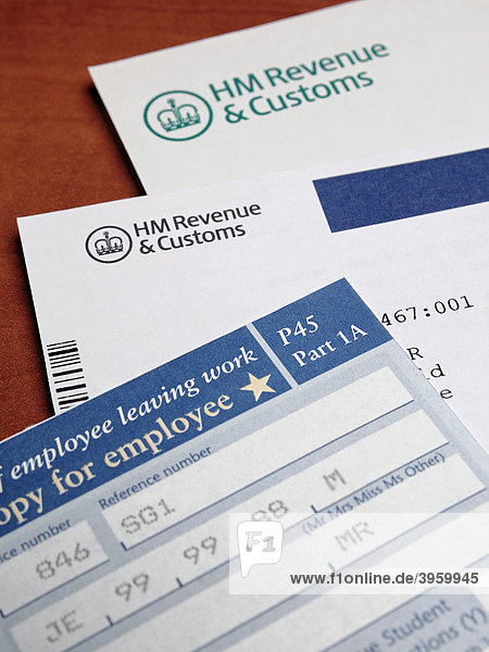 Steuerformulare und Papiere der britischen Steuerbehörde HM Revenue & Customs