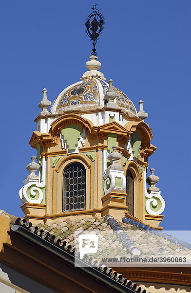 Bunter Kirchturm einer Kirche vor blauem Himmel,  Cordoba,  Andalusien,  Spanien,  Europa