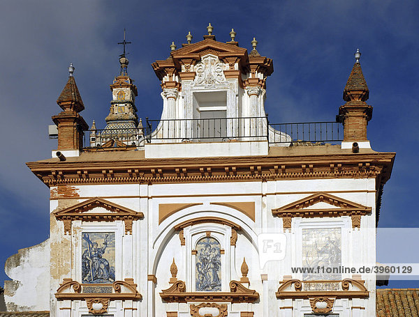 Fassade einer Kirche  Sevilla  Spanien  Europa