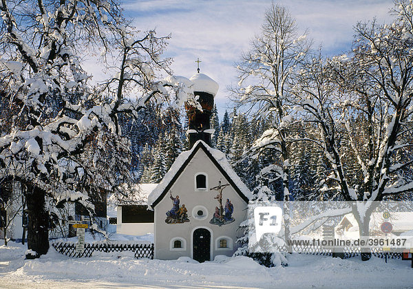 Dorfkapelle Klais bei Mittenwald  Oberbayern  Bayern  Deutschland  Europa