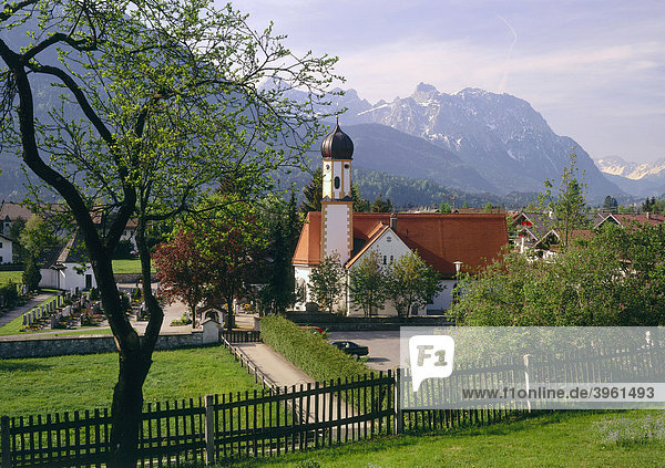 Pfarrkirche St. Jakob  Wallgau vor dem Karwendel  Oberbayern  Bayern  Deutschland  Europa
