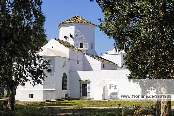Sanctuario de nuestra Senora de la Luz  Wallfahrtskirche bei Tarifa  Andalusien  Spanien  Europa