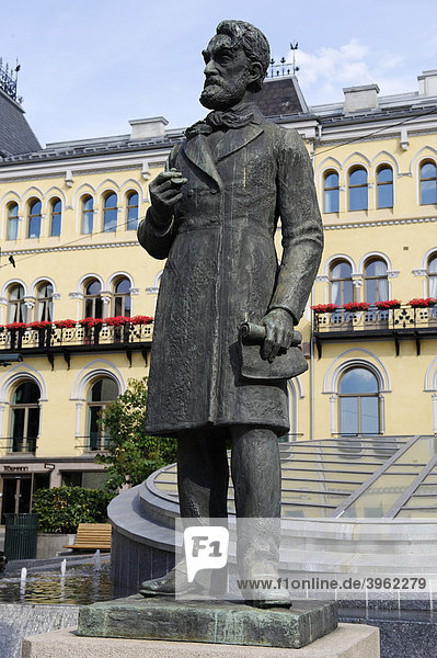 Johan Sverdrup 1816-1892 first Prime Minister in Norway memorial Karl Johans gade Oslo Norway Scandinavia Europe