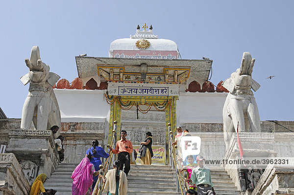 Eingang zum Jagdish Tempel  Udaipur  Rajasthan  Nordindien  Asien