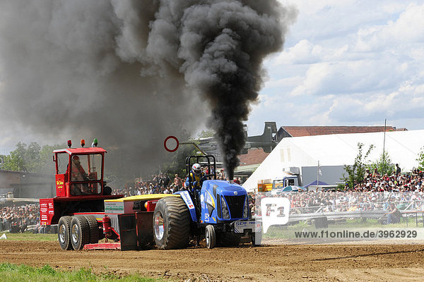 Blue Rasch  Klaus Blank  17 May 2009 Seifertshofen 2nd Run to the German championship  Tractor Pulling  battle of the giants  Baden-Wuerttemberg  Germany  Europe