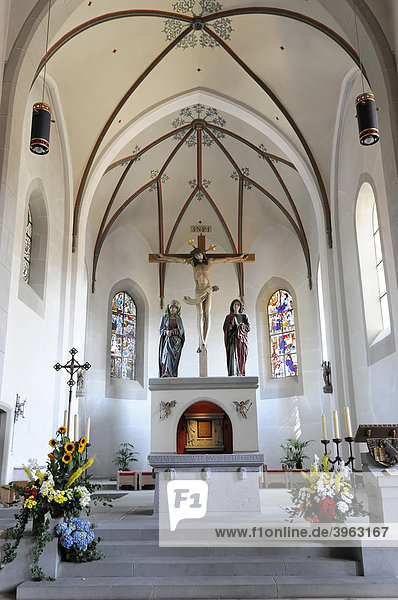 Altarbereich  Pfarrkirche St. Peter und Paul  Oberstaufen  Allgäu  Bayern  Deutschland  Europa