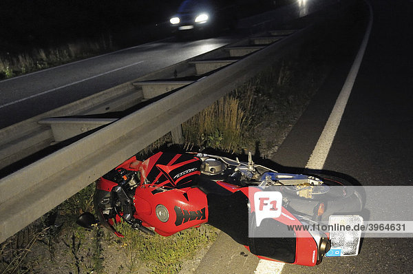 Motorrad-Unfall auf der Bundesstraße B 295 zwischen Leonberg und Renningen  Baden-Württemberg  Deutschland  Europa