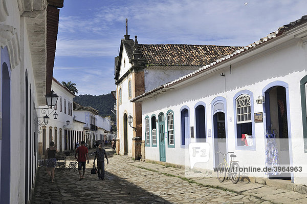 Street in the baroque historic city of Paraty  Parati  Rio de Janeiro  Brazil  South America