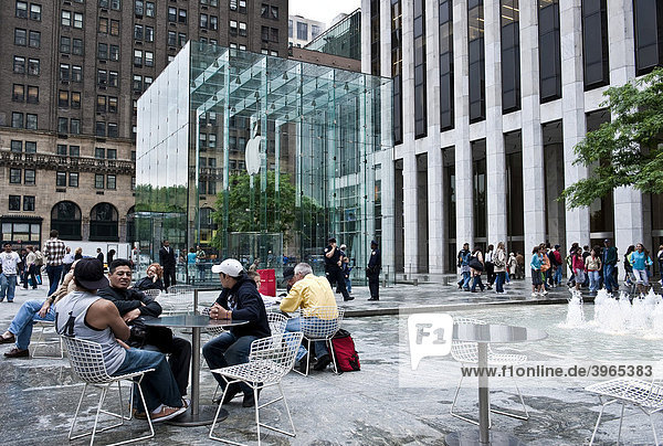 Apple store on Fifth Avenue in Manhattan  New York City  USA  North America