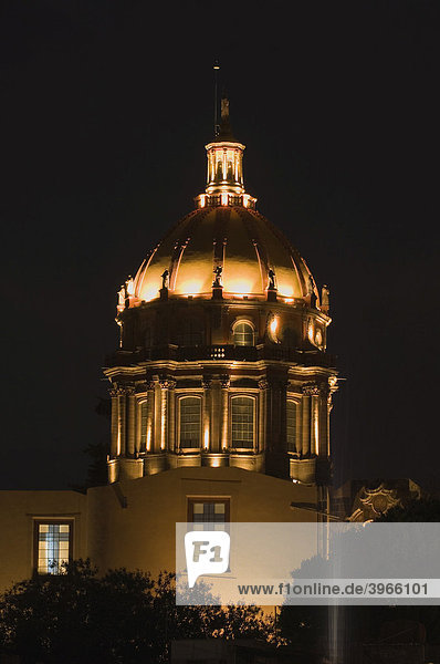 Historische Stadt San Miguel de Allende  Kirche La Concepcion bei Nacht  Provinz Guanajuato  Mexiko