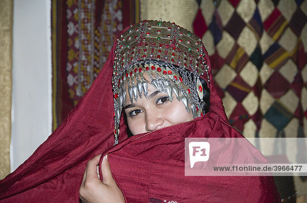 Folklore Tänzerin  Aschgabat  Turkmenistan