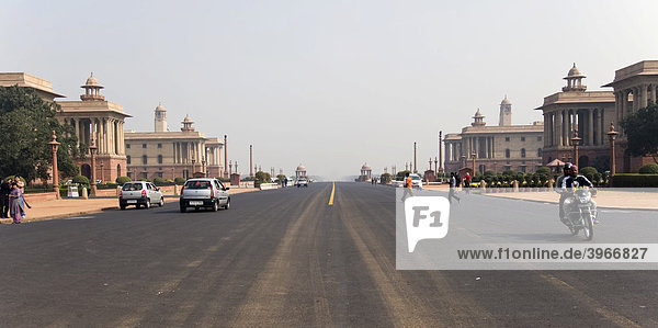 Hauptstraße trennt die indischen Regierungsgebäude  Raisina Hill  Delhi  Indien