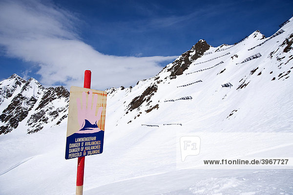 Lawinenwarnschild  Skigebiet Obergurgl  Hochgurgl  Ötztal  Tirol  Österreich