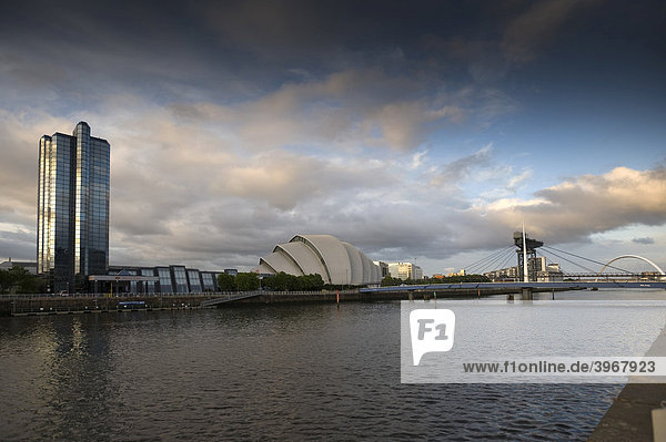 Hotel Crown Plaza  Clyde Auditorium und Bell Bridge Brücke am Clyde  Glasgow  Schottland  Vereinigtes Königreich  Europa