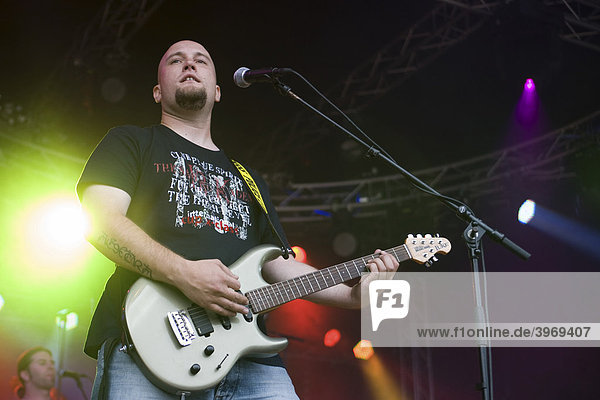 Markus Jaun  Gitarrist der Schweizer Band Aextra live beim Openquer in Zell  Schweiz