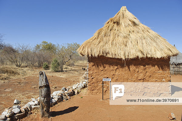 Kavango-Haus im Freilichtmuseum Cultural Village  Tsumeb  Namibia  Afrika