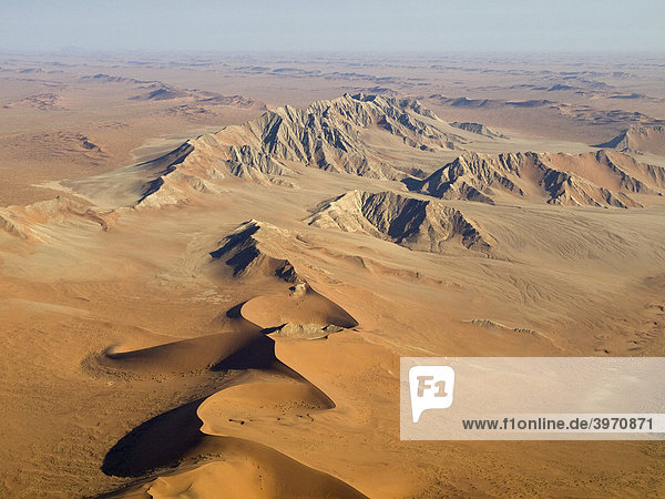 Steindünen nahe Sossusvlei  Flugaufnahme  Namibia  Afrika