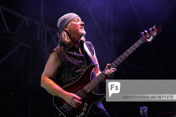 Roger Glover  Deep Purple  englische Rockband  Open Air Festival  Mühldorf am Inn  Bayern  Deutschland