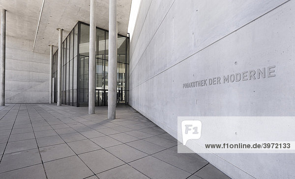 Haupteingang Pinakothek der Moderne  München  Oberbayern  Bayern  Deutschland  Europa