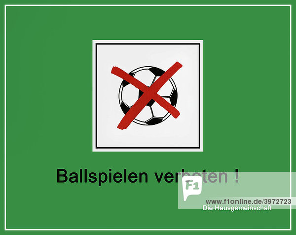 Grünes Schild  Hinweistafel mit durchgestrichenem Fußball  Ballspielen verboten! Die Hausgemeinschaft
