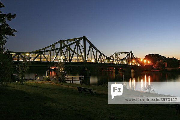 Glienicker Brücke zwischen Berlin und Potsdam am Abend  Deutschland  Europa