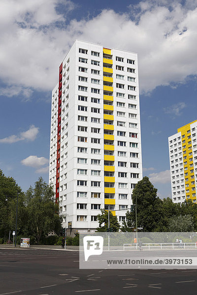 Plattenbau  Hochhaus in Berlin  Deutschland  Europa