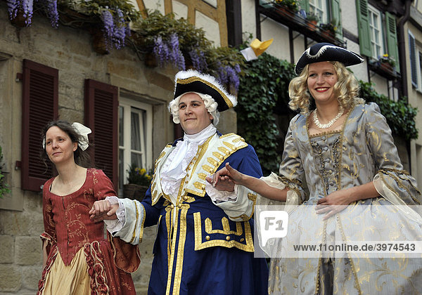 Life in the Baroque period of the 18th Century  gentleman with ladies  Schiller Jahrhundertfest century festival  Marbach am Neckar  Baden-Wuerttemberg  Germany  Europe