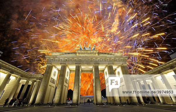 Brandenburger Tor  Feuerwerk  Berlin  Deutschland  Europa
