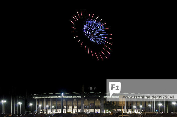 Feuerwerk über dem Berliner Olympiastadion anlässlich der Pyronale  Berlin  Deutschland