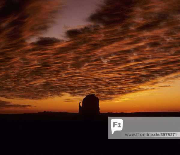 Götterdämmerung  Sonnenuntergang  Monument Valley  Navajo-Nation-Reservation  Colorado Plateau  Arizona  USA