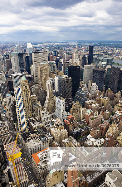 Blick vom Empire State Building auf Manhattan  New York City  USA