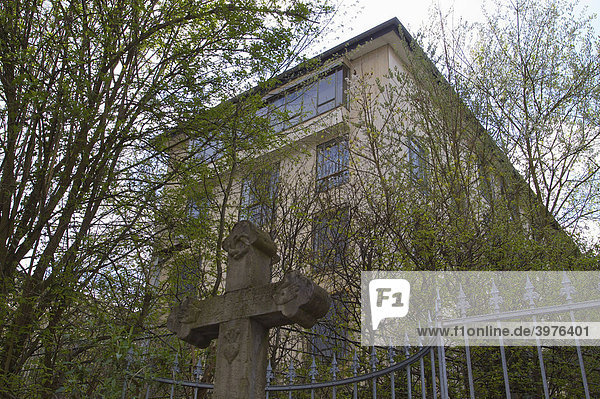 Die ehemalige Französische Botschaft 10 Jahre nach dem Umzug von Regierung und Bundestag nach Berlin  Bonn  Nordrhein-Westfalen  Deutschland  Europa