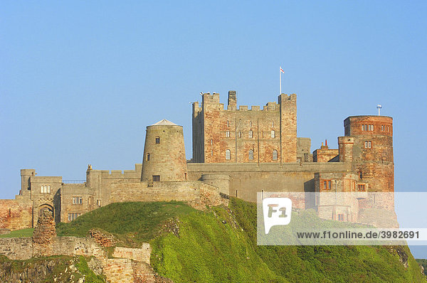 Burg Bamburgh Castle  Northumberland  England  Vereinigtes Königreich  Europa