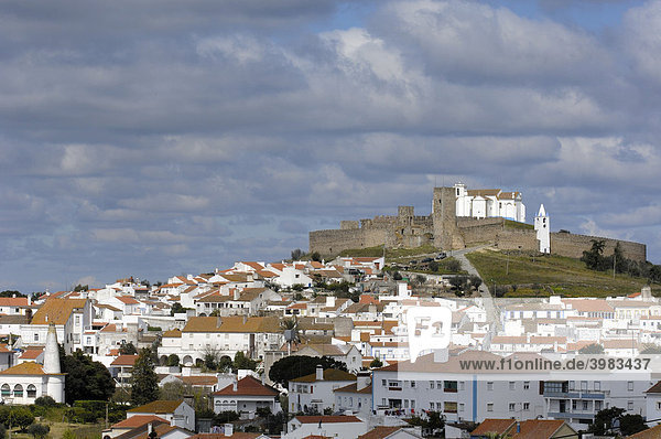 Burg und Stadt  Arraiolos  Alentejo  Portugal  Europa