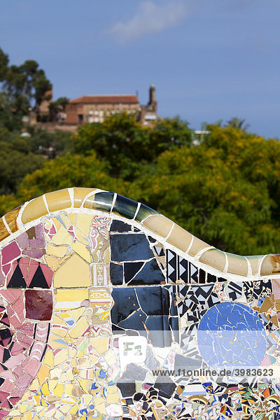 Mosaik im Parc Güell  Barcelona  Katalonien  Spanien  Europa