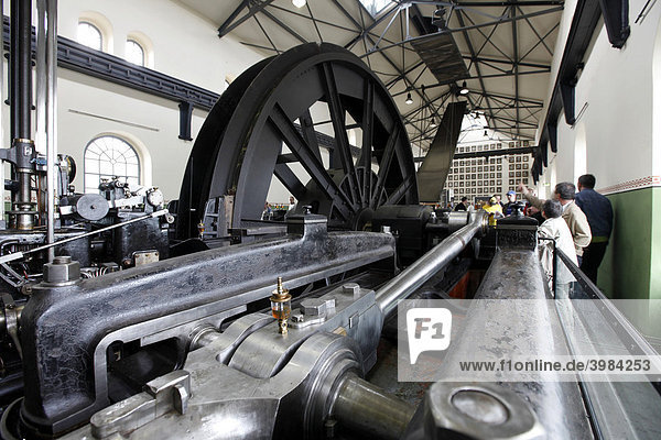 Dampfmaschine zum Antrieb der Förderanlagen im Malakowturm der Zeche Hannover  LWL-Industriemuseum  Bochum  Nordrhein-Westfalen  Deutschland  Europa