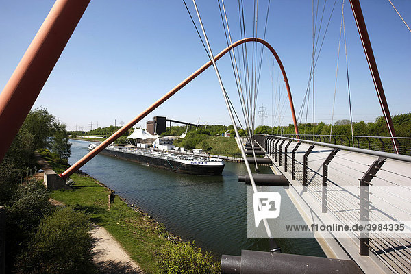 Doppelbogenbrücke über den Rhein-Herne-Kanal  am Nordsternpark  ehemalige Zeche Nordstern  Gelsenkirchen  Nordrhein-Westfalen  Deutschland  Europa