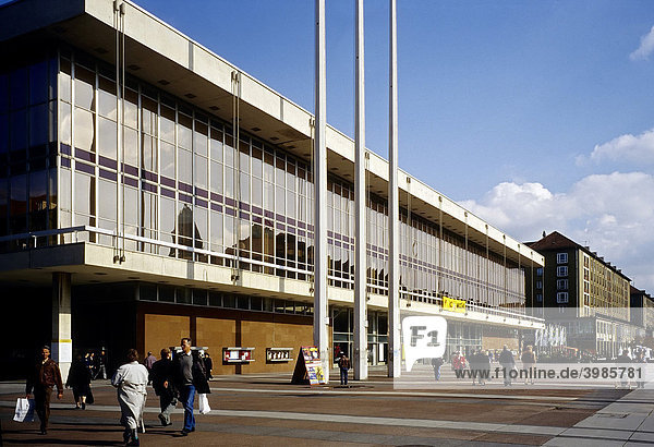 Kulturpalast  Stadthalle  Gebäude aus den 60iger Jahren  Dresden  Sachsen  Deutschland  Europa