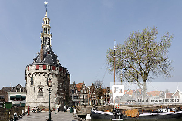 Historischer Wehrturm Hoofdtoren  Hafen von Hoorn  Ijsselmeer  Provinz Nordholland  Niederlande  Europa