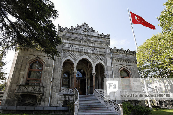 Historischer Pavillon auf dem Campus der Universität Istanbul  Beyazit  Türkei
