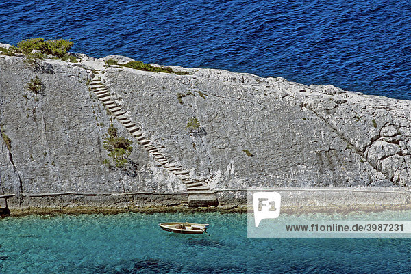Fischerboote im sicheren Hafen  Hvar Insel  Küste von Dalmatien  Kroatien