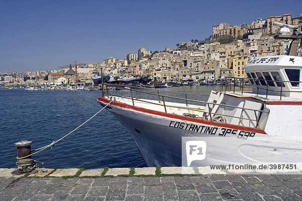 Ufer  Hafen  Fischerboote  Sciacca  Sizilien  Italien  Europa