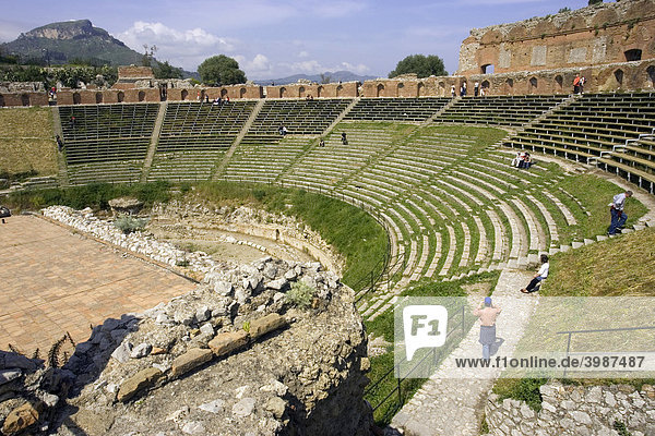 Griechisches Theater  Teatro Greco  3. Jahrhundert v.Chr.  Amphitheater  Taormina  Sizilien  Italien